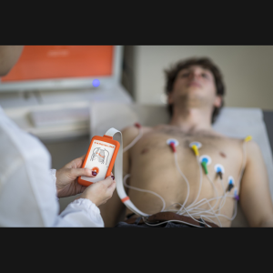 Electrocardiographe ECG Cardioline Touchecg HD+ Bluetooth (12 pistes) pour Windows avec tablette 10