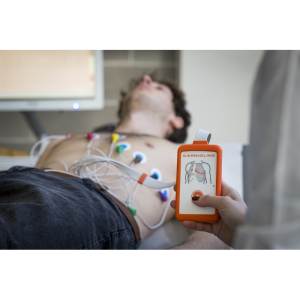 Electrocardiographe ECG Cardioline Touchecg HD+ Bluetooth (12 pistes) pour Windows avec tablette 10